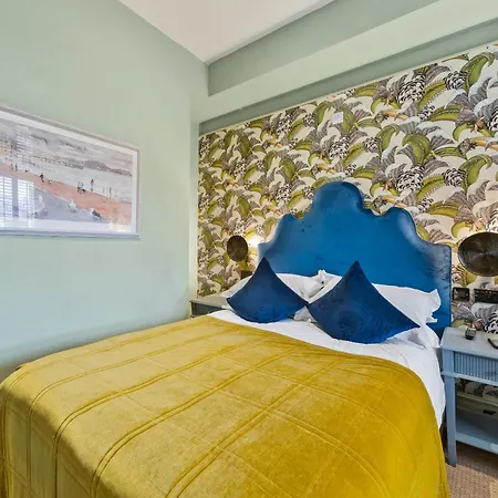 Vancouver Hotel & Studios-3