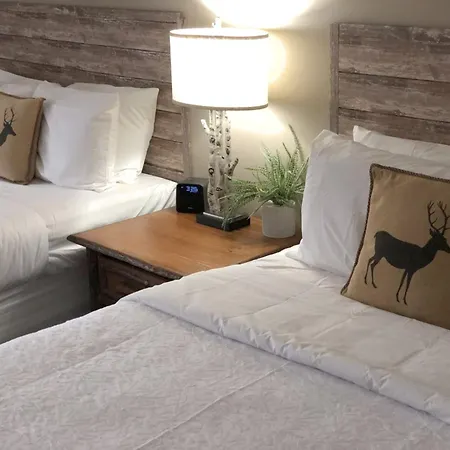 Abe Martin Lodge & Cabins-3