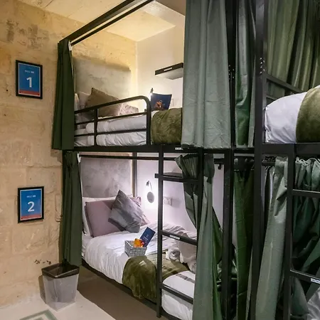 Mandera'S Boutique Suites & Dorms-3