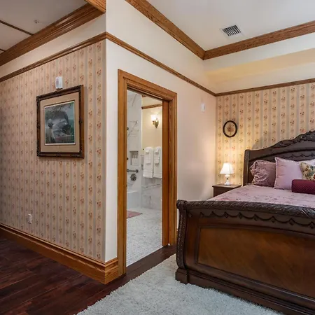 Cloverdale House Inn-3