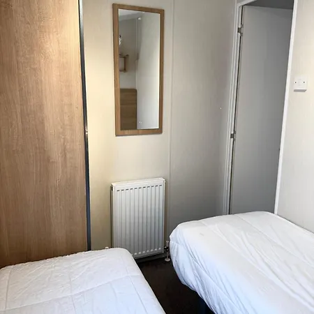 Oaken Caravan - Golden Sands Away Resorts-3