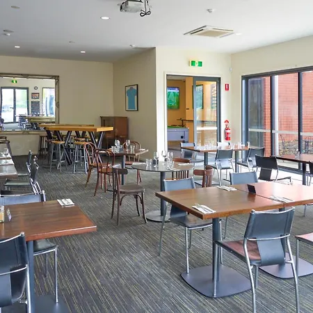 Shamrock Hotel & Accommodation Kyneton-3