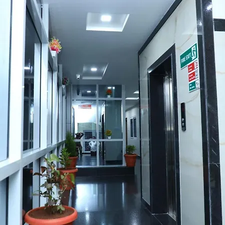 Hotel 8Th Mile Suites-2
