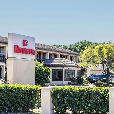 Ramada By Wyndham Mountain View-3