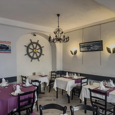 Logis Hotel Les Chardons Bleus Restaurant Le Bistrot De La Mer-2