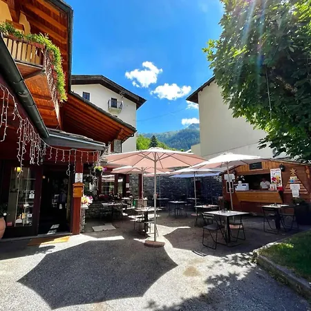 Hotel Coeur Du Village-3