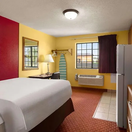 Baymont By Wyndham Cedar Rapids-2