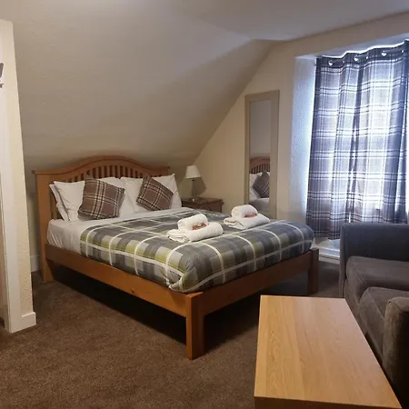 Roy Bridge Hotel-3