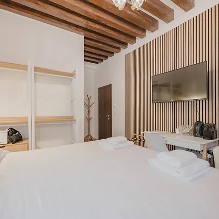 Rialto Suite 707-2