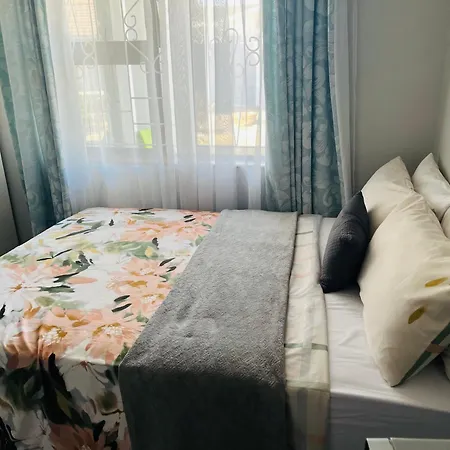 Step-By-Step Self-Catering And B&B-3
