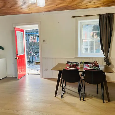 Stonehouse Master Bedroom In The Heart Of Pickering-3