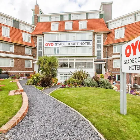 Oyo Stade Court Hotel-3