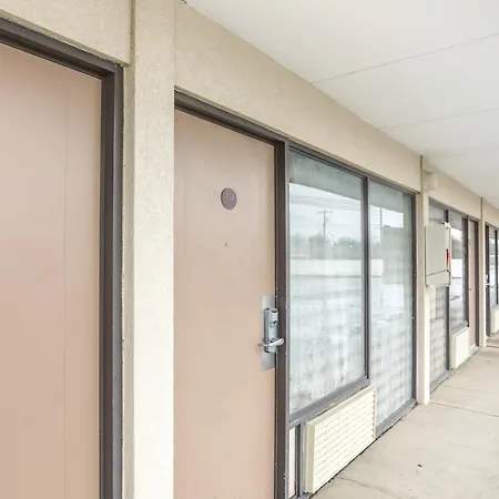 Oyo Townhouse Owensboro West-3