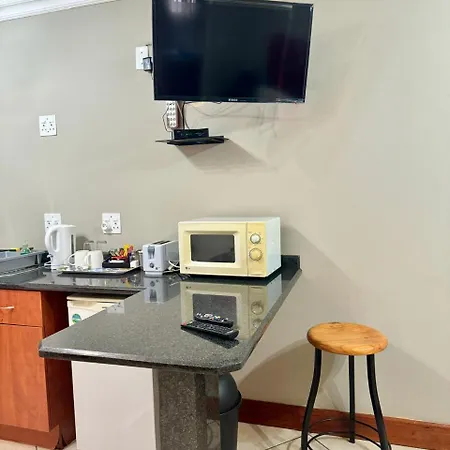 Muckleneuk Guest House-2