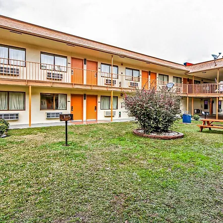 Oyo Hotel Lake Charles Hwy 10-3