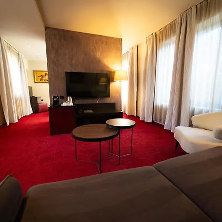 Famous House-3