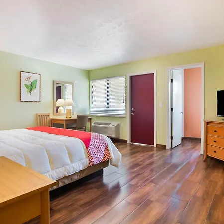 Oyo Waterfront Hotel- Cape Coral Fort Myers, Fl-2