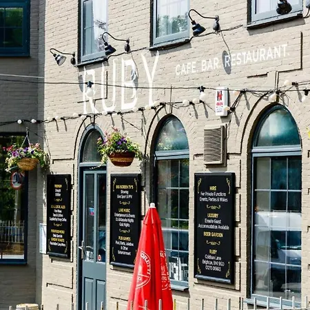 Ruby Pub & Hotel-3
