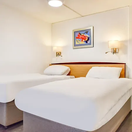 The Hotel Rafiya, Redditch-2