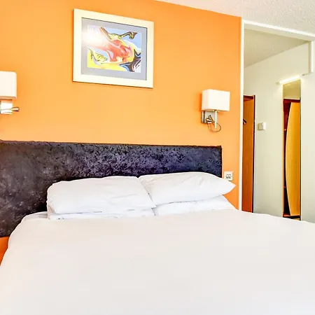 The Hotel Rafiya, Redditch-2