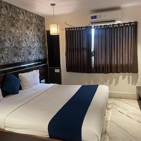 Hotel Shirdi Park Inn 80 Meters From Sai Samadhi Temple-3