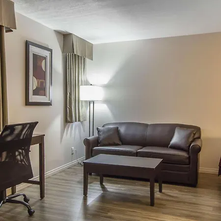 Econo Lodge Inn & Suites Lethbridge - Henderson Lake-3