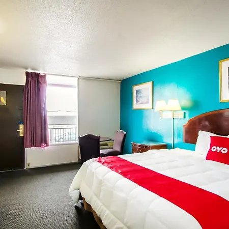 Oyo Hotel Hutchinson West 4Th Ave-3