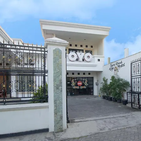 Collection O 1061 Aliya Homestay-3