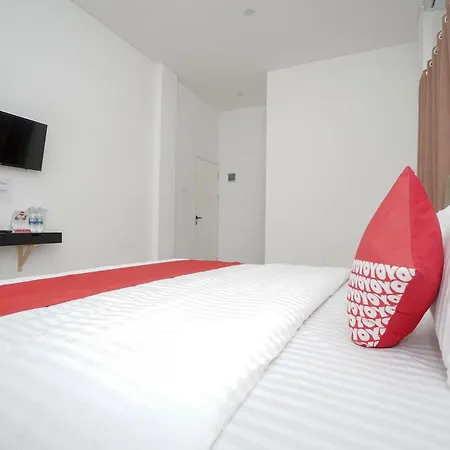 Oyo 443 Hotel Barlian-3