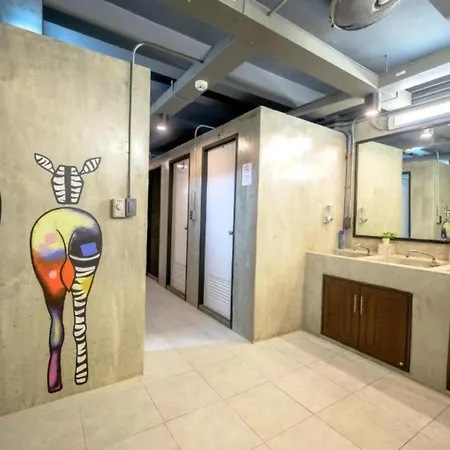 Episode 11 Hostel Sukhumvit-3