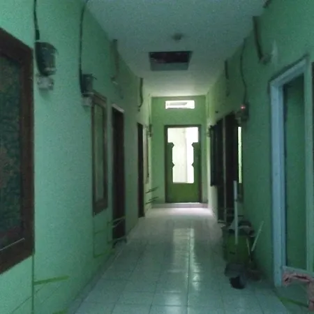 OYO Life Kost ijo Tembok Tinggi-2