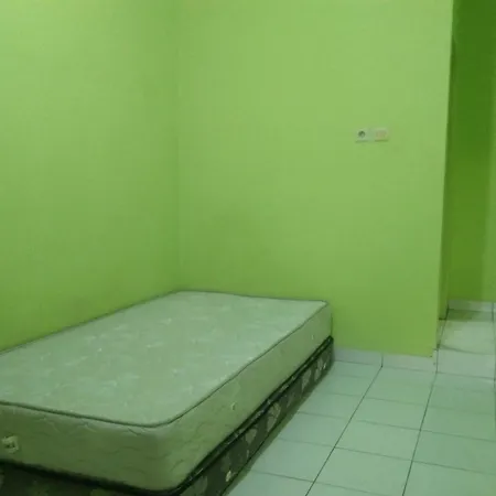 OYO Life Kost ijo Tembok Tinggi-3