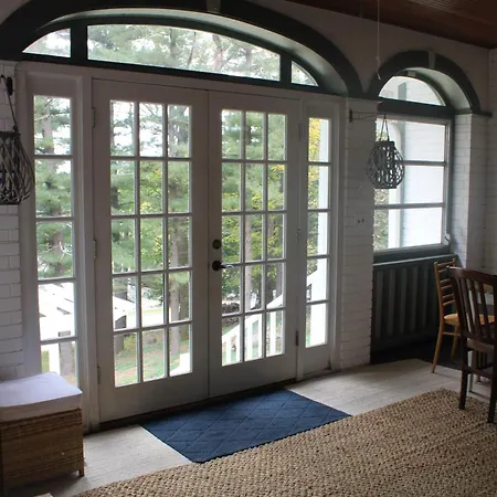 The Master Bedroom At The Hillside B&B-3
