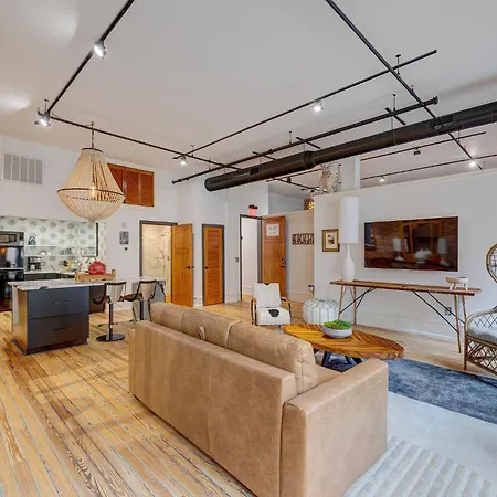Luxe 220, Unit 2 - Front Street Suite-2