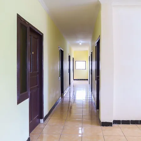 Oyo Life 2590 Kost Assirot-3