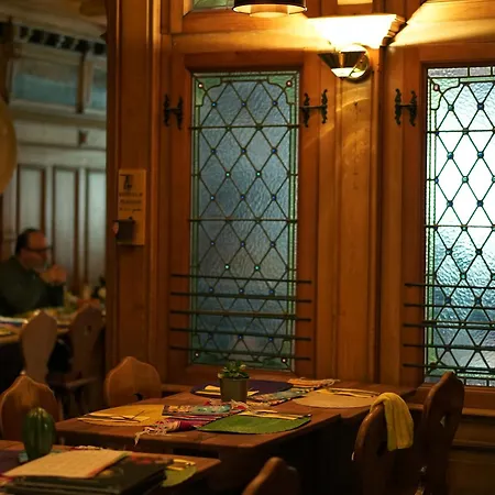 Zunfthaus zu Wirthen-2