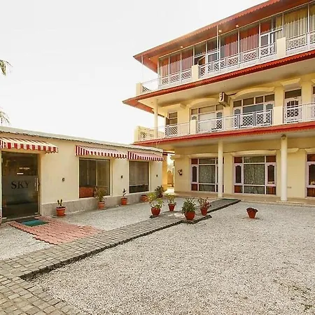 Skyview Stays I Party Lawns I Adjacent The Good Club I 1Km Sukhna Lake,Rock Garden & High Court I-2