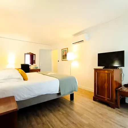 Hotel Des Tuileries-3
