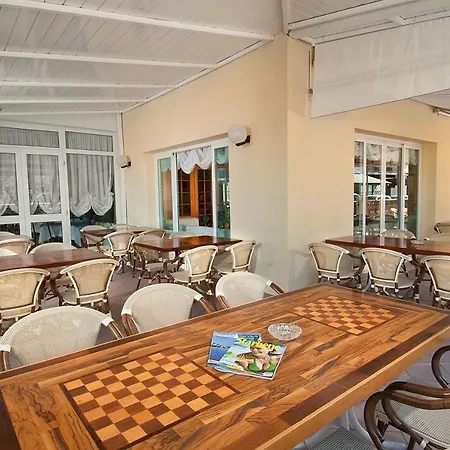 Hotel Saint Tropez Spa & Restaurant-3