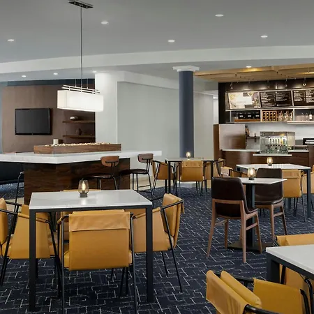 Courtyard By Marriott Salisbury-3