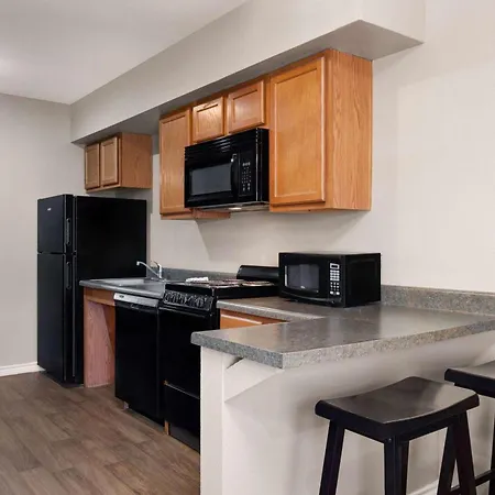 Eagle'S Den Suites Kenedy A Travelodge By Wyndham-2