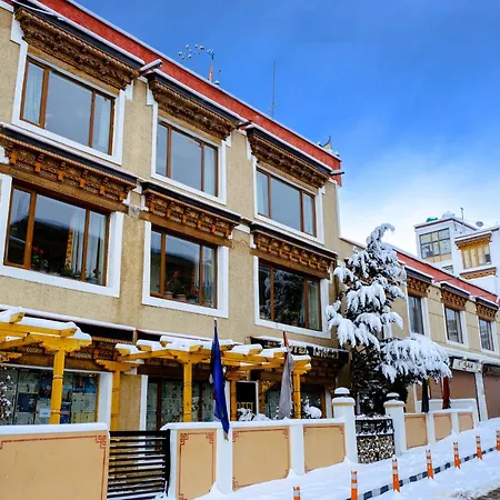 Hotel Lingzi - At The Mall Road & Newly Renovated-3