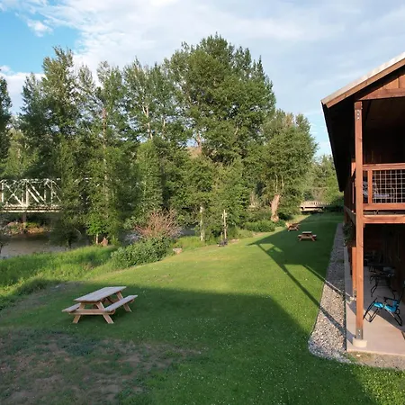 Methow River Lodge Cabins-3