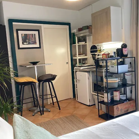 AUX 4 LOGIS Appart-hotel - Studio Le City - Petit déjeuner inclus 1ère nuit-3