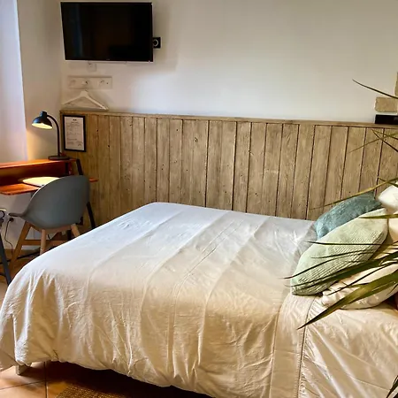 AUX 4 LOGIS Appart-hotel - Studio Le City - Petit déjeuner inclus 1ère nuit-2