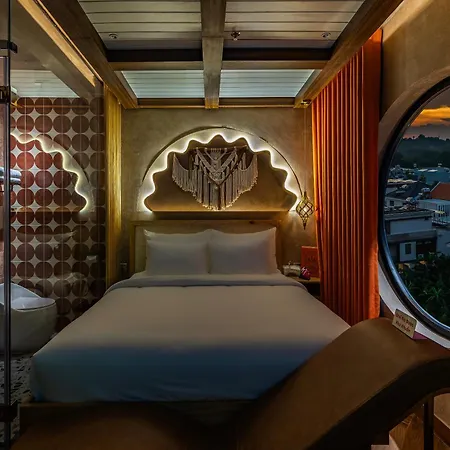 Pynt Hotel 2-3