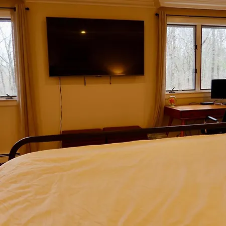 The Harlow House-3