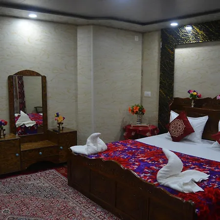 Heritage New Moon Premium Houseboat-2