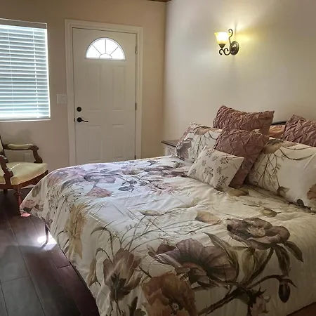 Cloverdale House Inn-2