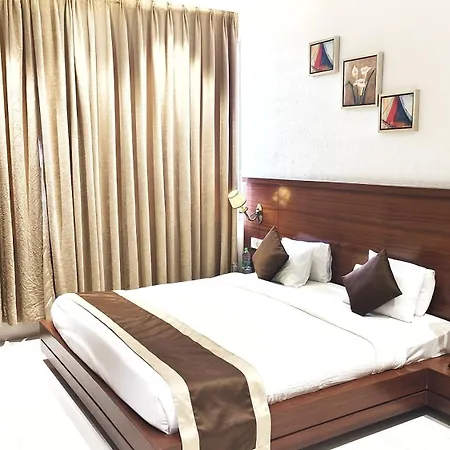 The Chandra Leela Hotel-3